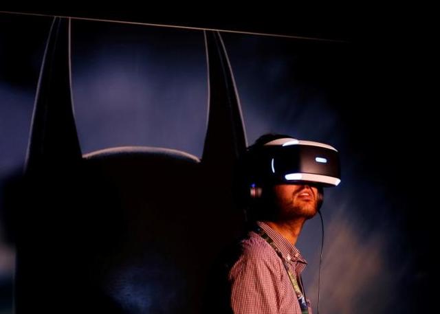 People try the new Sony VR headset during Sony Corporation's PlayStation 4 E3 2016 event in Los Angeles, California, U.S. June 13, 2016. REUTERS/Mike Blake