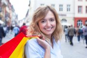 英国银行卡协会：2016年全年英国消费者网购频次达18亿