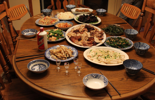 《国际癌症杂志》:研究称早点吃晚餐可以降低