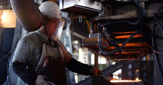 日本经济贸易产业省:2018年8月日本工业产出环比增长0.7%