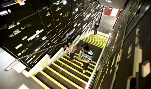 调查显示40%的非英语背景学生认为大学过于纠结学术作弊问题