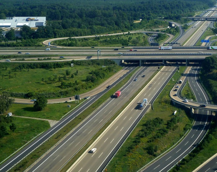 截止2021年4月中国高速路总里程达16万公里