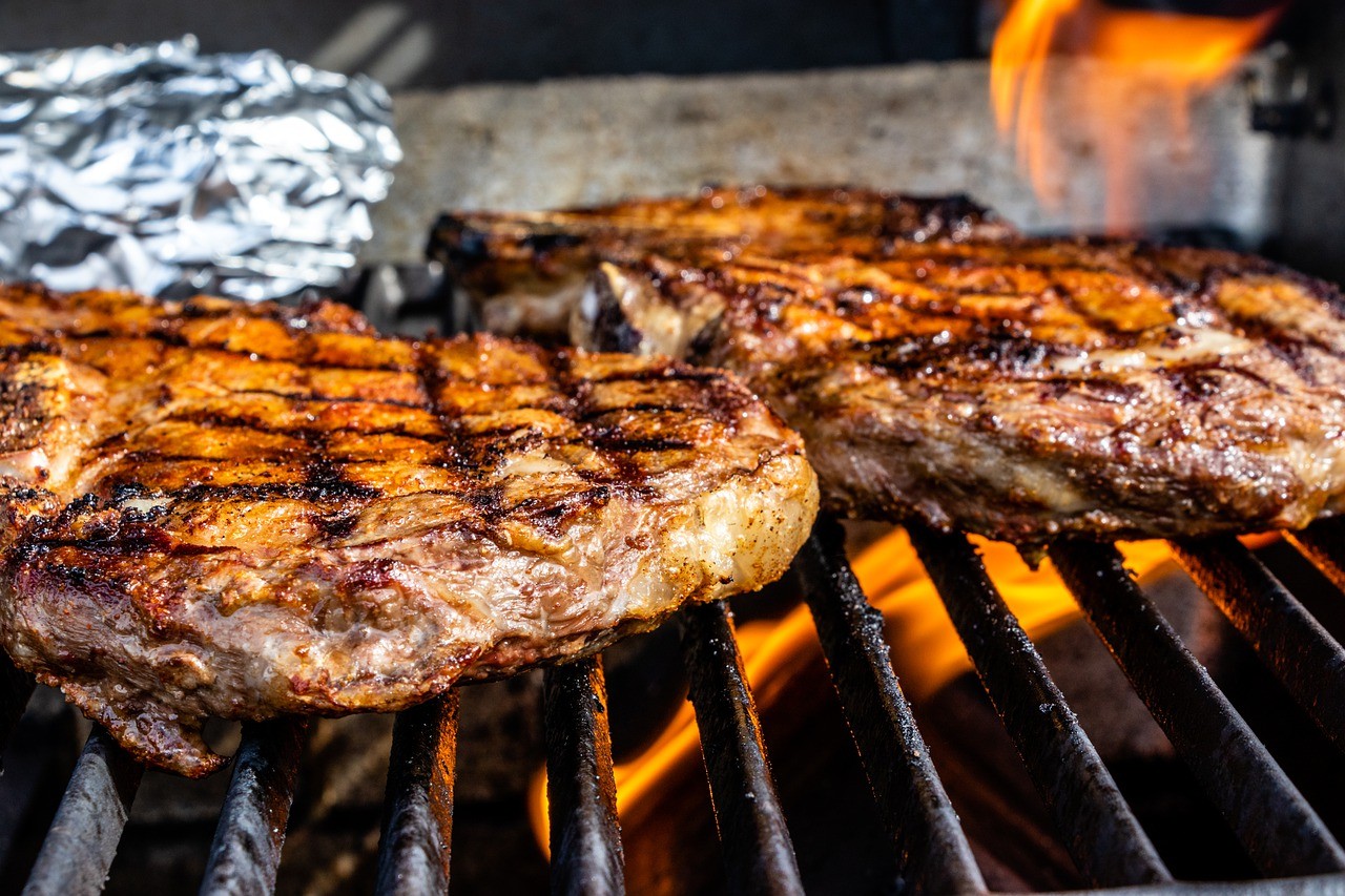 研究发现摄入太多红肉和加工肉类会导致心脏功能变差