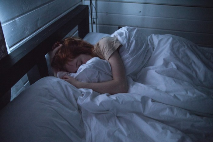 弗林德斯大学：研究发现近视人群睡眠质量更差